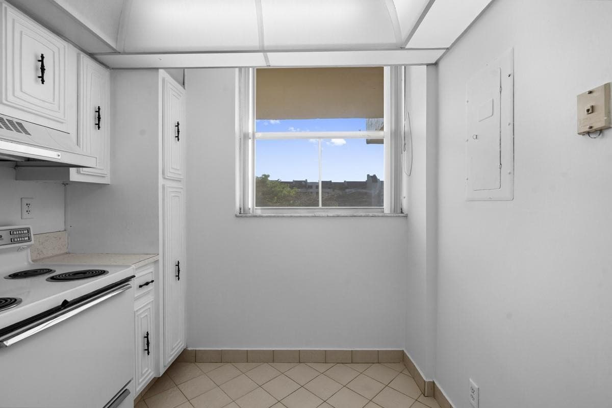 7080 Environ Boulevard 423, Lauderhill, FL 33319 — photo 7 of 51