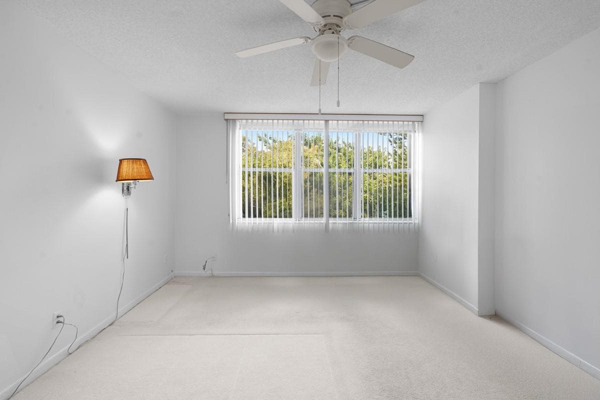 7080 Environ Boulevard 423, Lauderhill, FL 33319 — photo 17 of 51