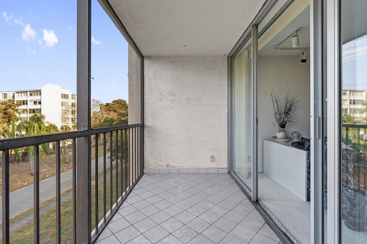 7080 Environ Boulevard 423, Lauderhill, FL 33319 — photo 26 of 51
