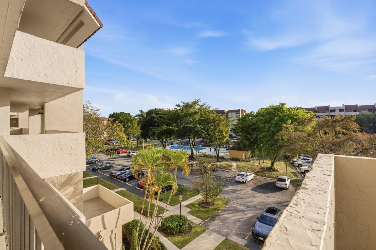7080 Environ Boulevard 423, Lauderhill, FL 33319 — photo 29 of 51
