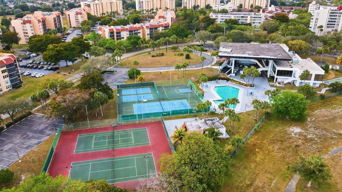7080 Environ Boulevard 423, Lauderhill, FL 33319 — photo 34 of 51
