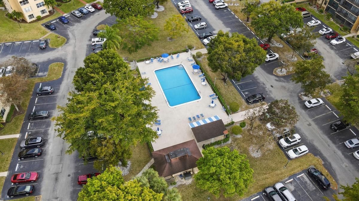 7080 Environ Boulevard 423, Lauderhill, FL 33319 — photo 35 of 51