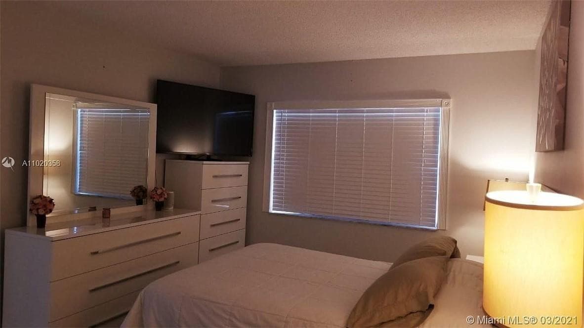 1560 Mckinley Street 110W, Hollywood, FL 33020 — photo 4 of 11