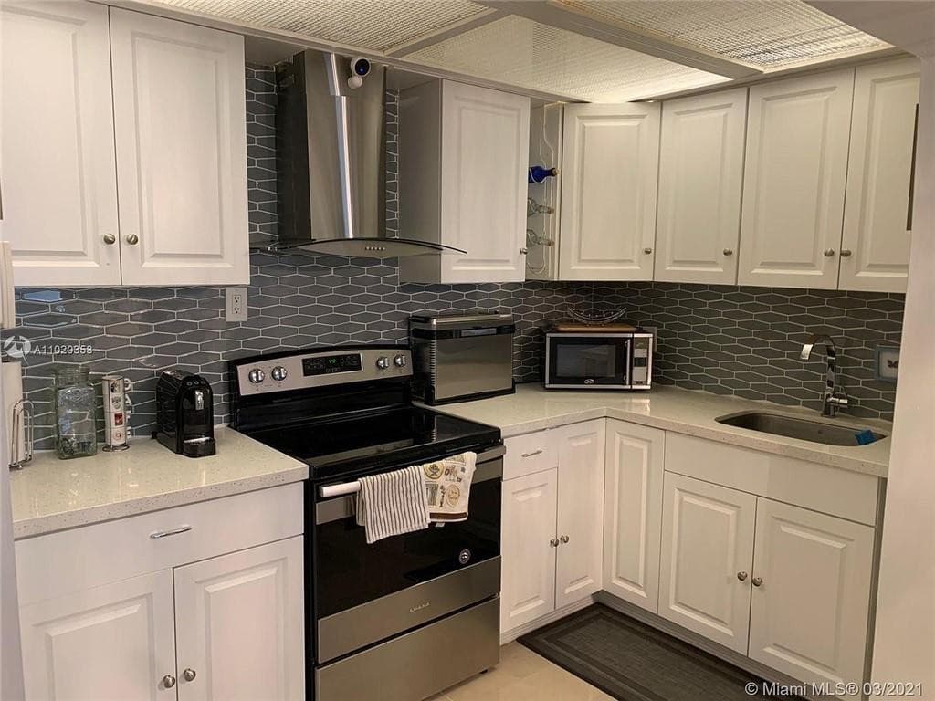 1560 Mckinley Street 110W, Hollywood, FL 33020 — photo 3 of 11