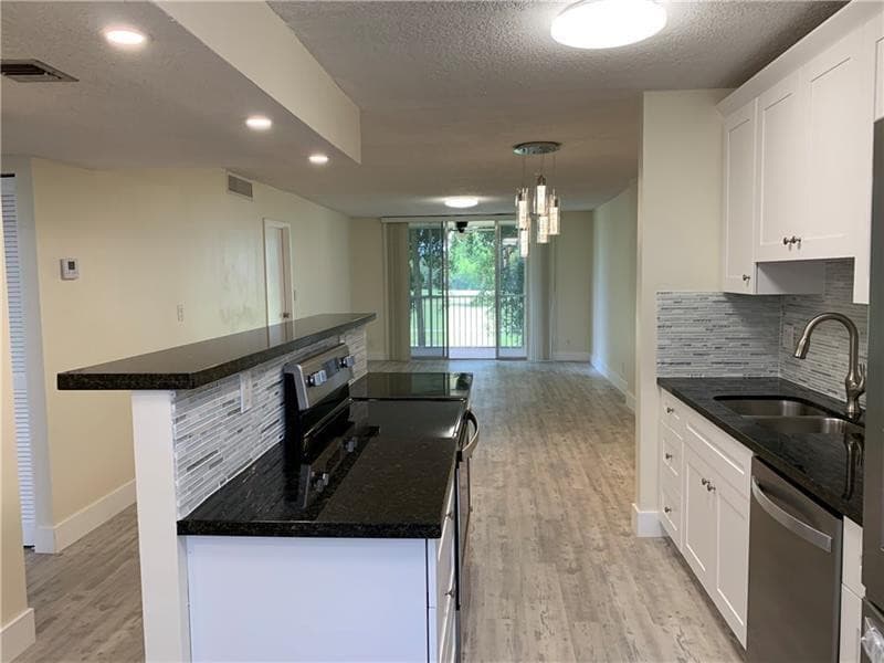 250 Jacaranda Drive 203, Plantation, FL 33324 — photo 1 of 21