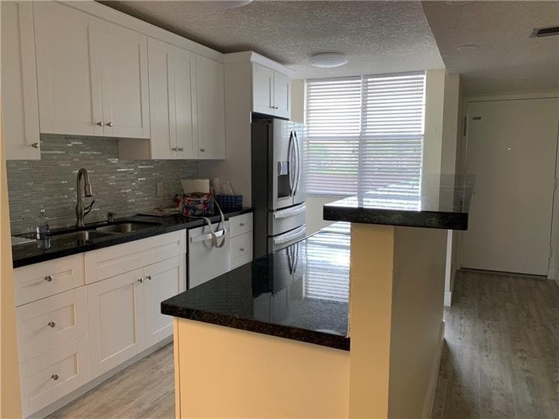 250 Jacaranda Drive 203, Plantation, FL 33324 — photo 4 of 21