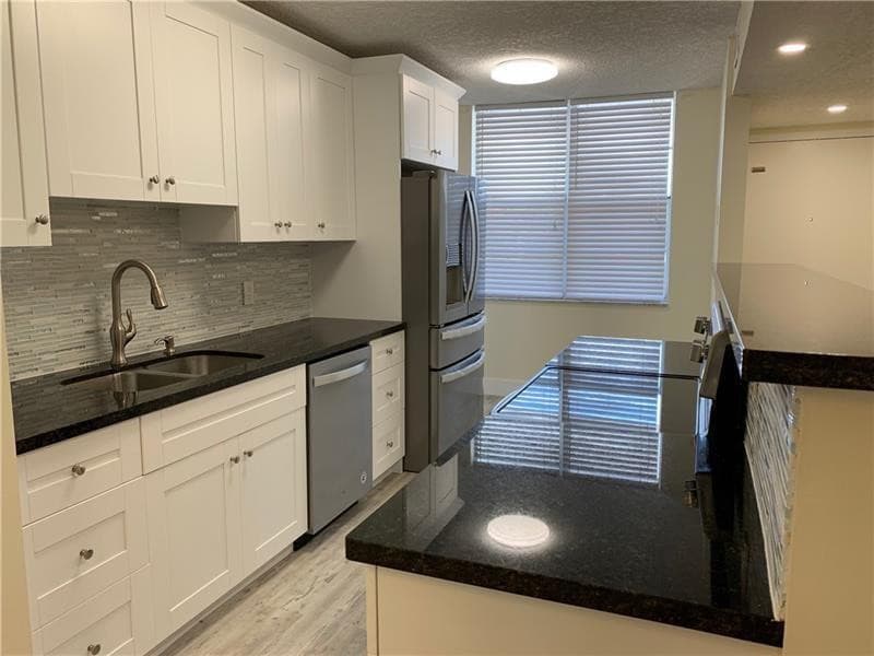 250 Jacaranda Drive 203, Plantation, FL 33324 — photo 2 of 21