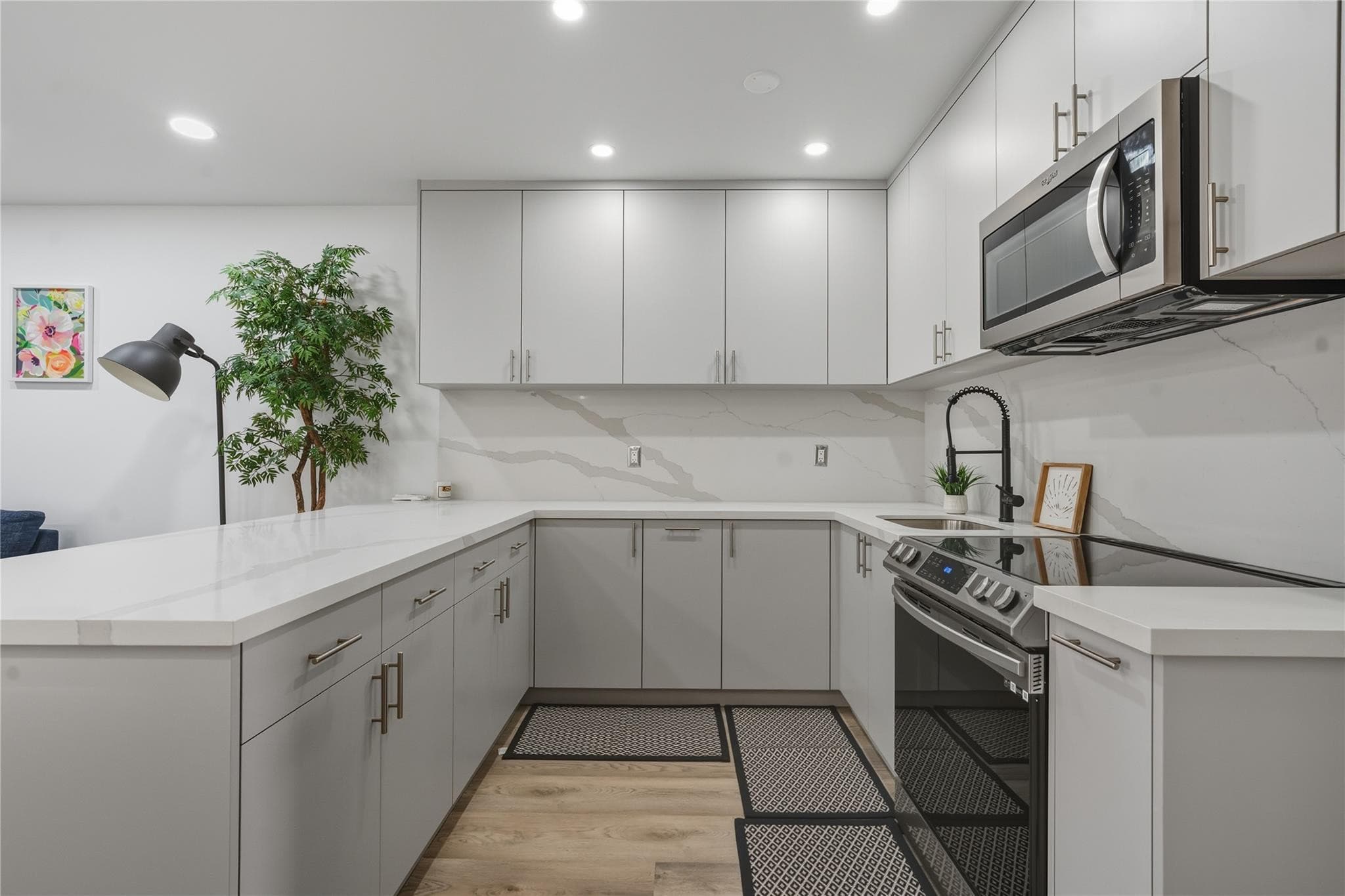 900 SW 10 Terrace 11S, Hallandale Beach, FL 33009 — photo 1 of 28