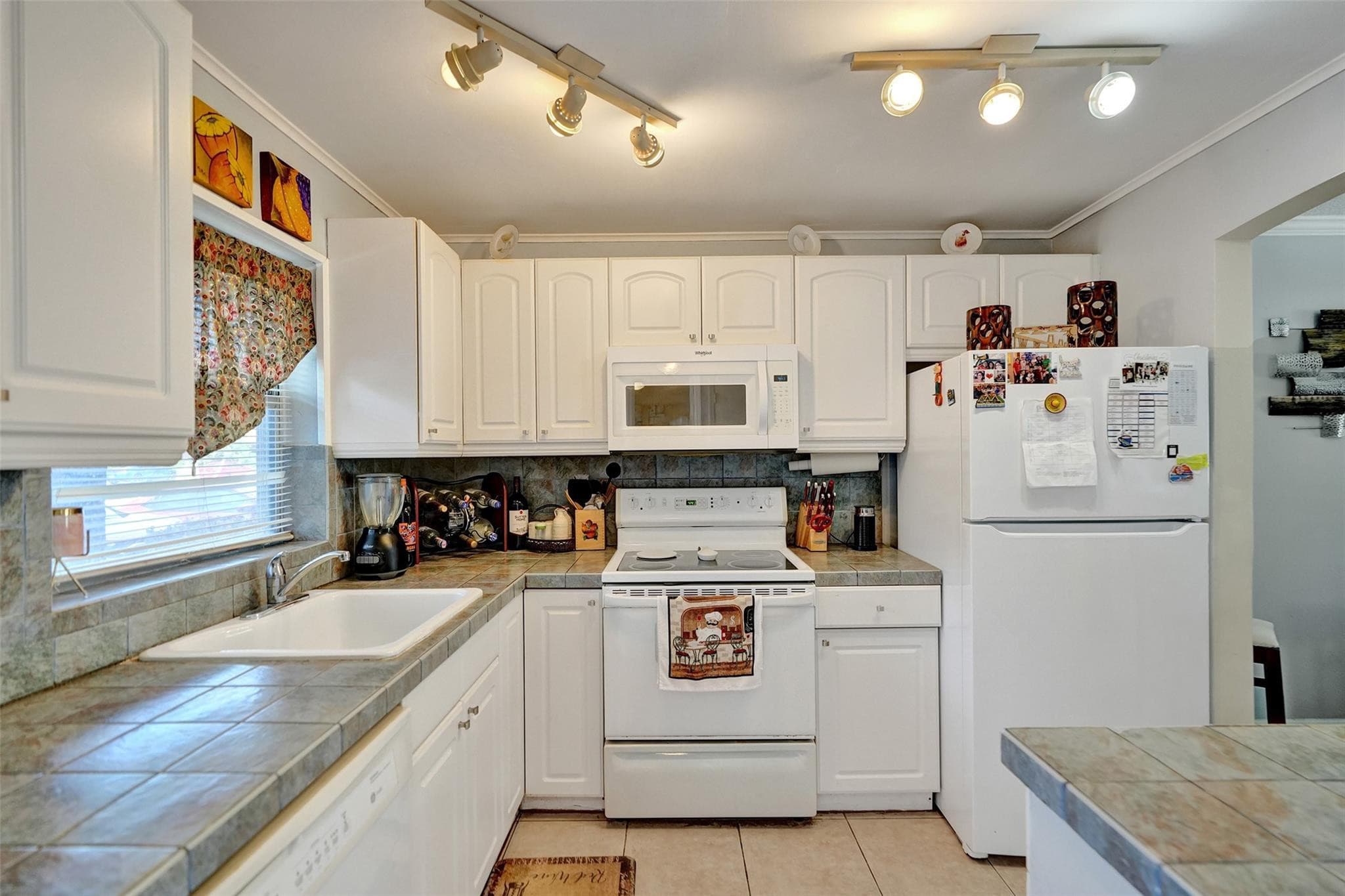 9821 Sunrise Lakes Boulevard 106, Sunrise, FL 33322 — photo 4 of 25