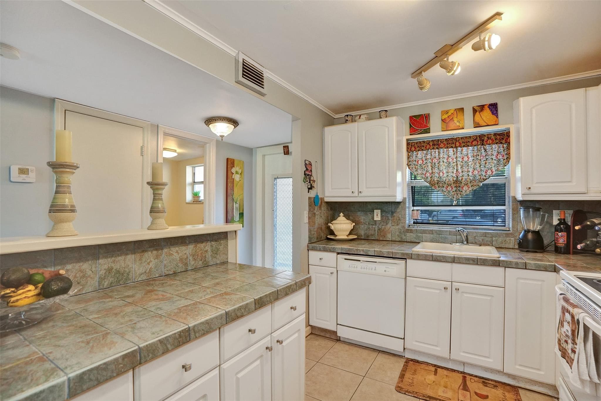 9821 Sunrise Lakes Boulevard 106, Sunrise, FL 33322 — photo 5 of 25