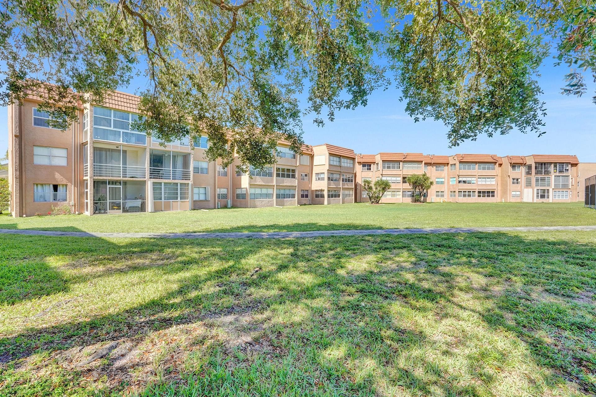 9821 Sunrise Lakes Boulevard 106, Sunrise, FL 33322 — photo 24 of 25