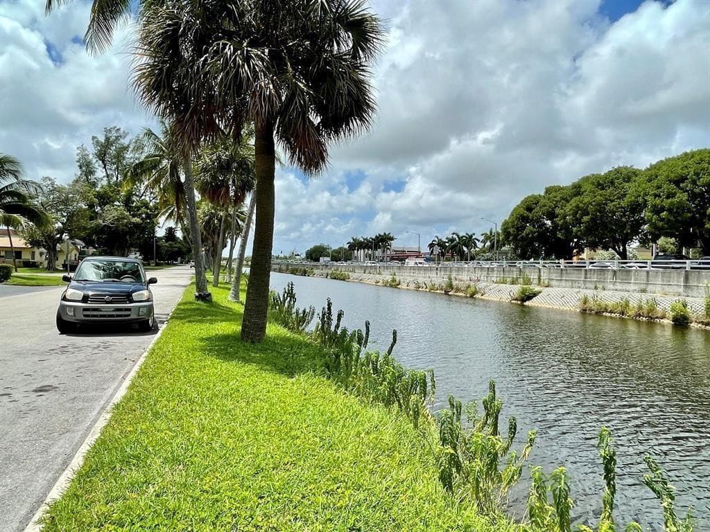 230 SW 1st Street G-8, Pompano Beach, FL 33060 — photo 4 of 23