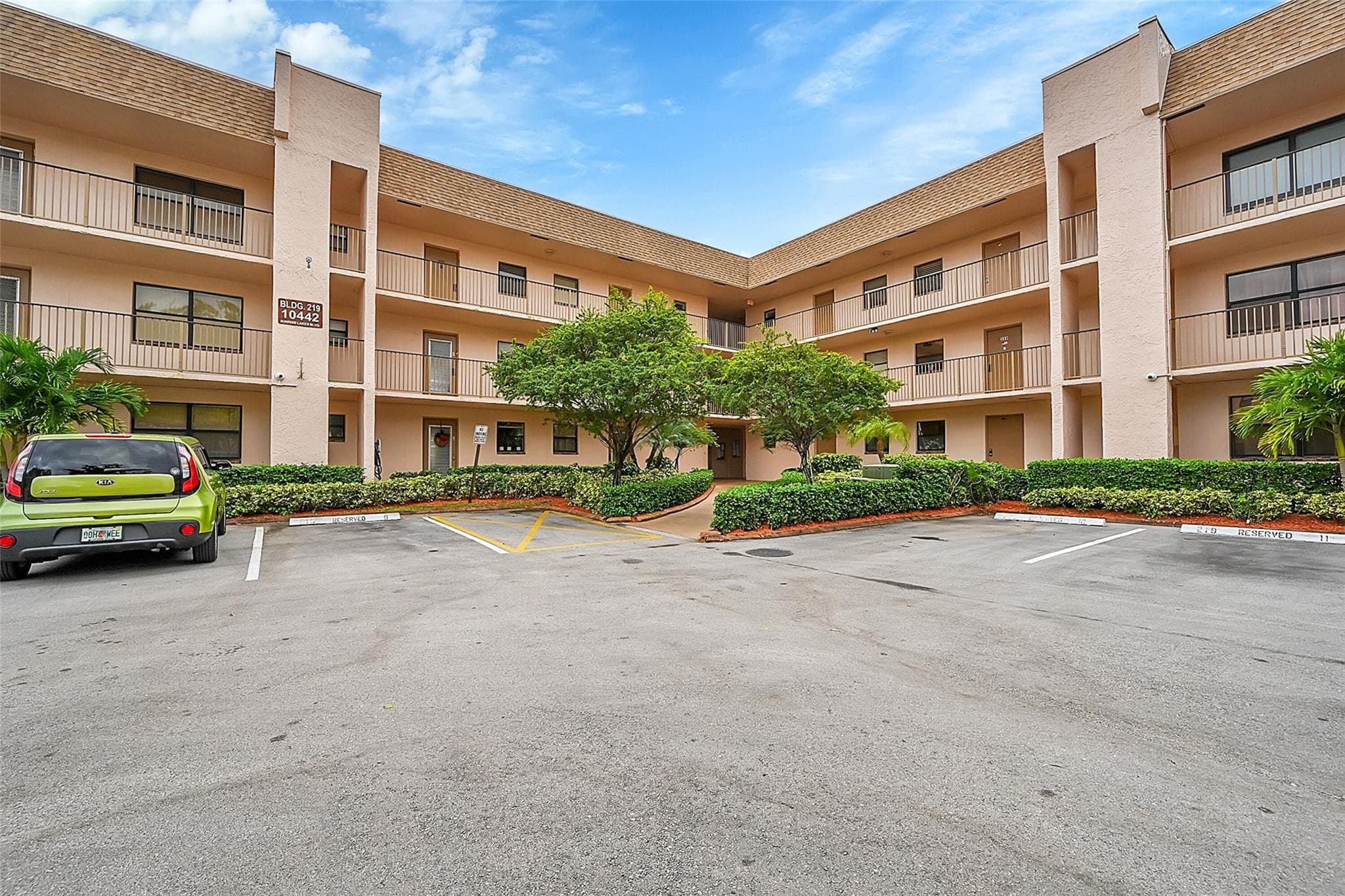 10442 Sunrise Lakes Boulevard 202, Sunrise, FL 33322 — photo 15 of 39
