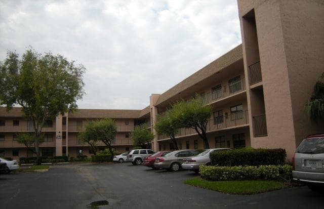 10442 Sunrise Lakes Boulevard 202, Sunrise, FL 33322 — photo 16 of 39