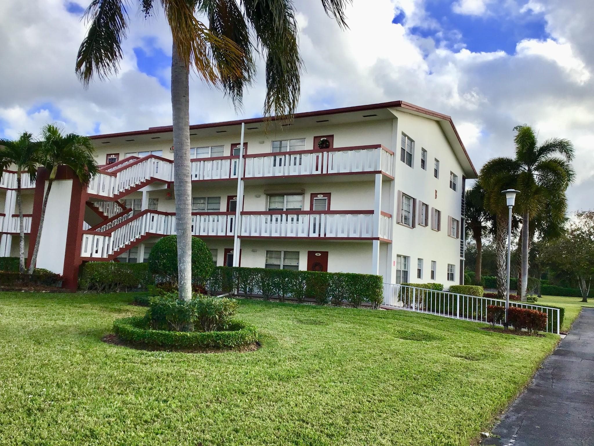 84 Brighton B 84, Boca Raton, FL 33434 — photo 1 of 28