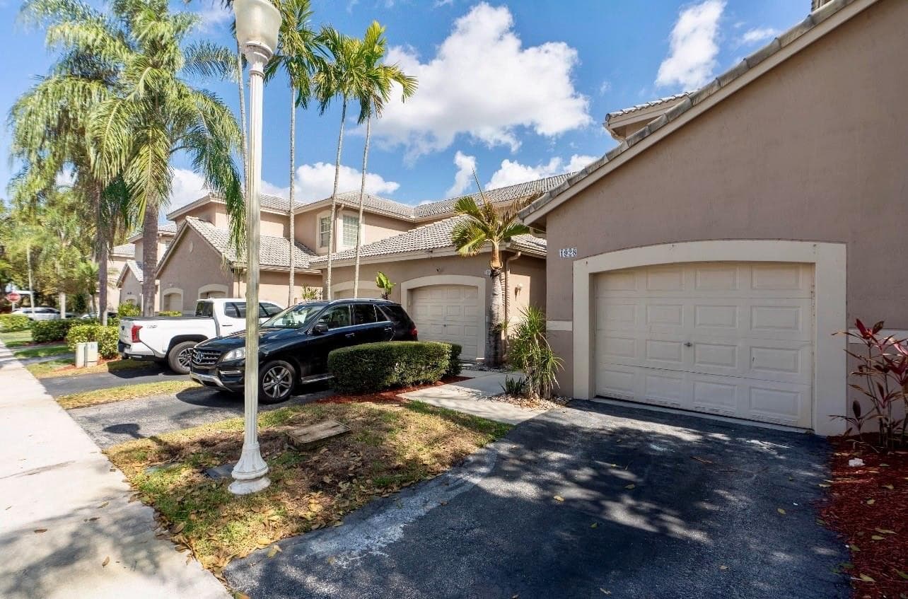 1928 Madeira Drive, Weston, FL 33327 — photo 5 of 39