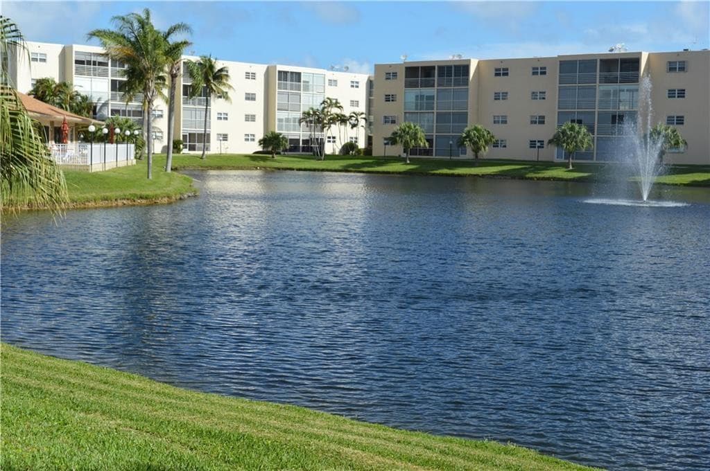 425 SE 11th Terrace 302, Dania Beach, FL 33004 — photo 32 of 33