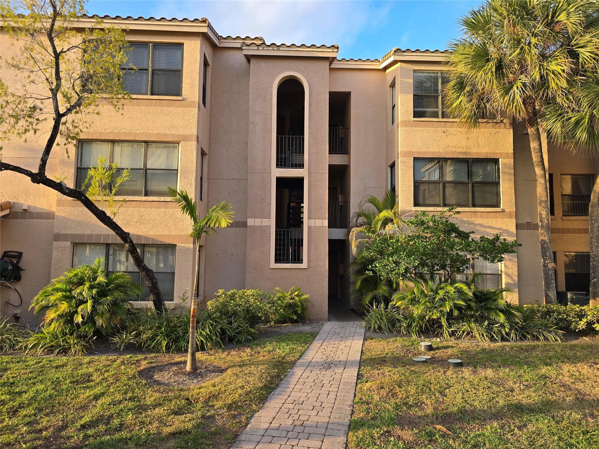2846 S University Drive 4107, Davie, FL 33328 — photo 1 of 14