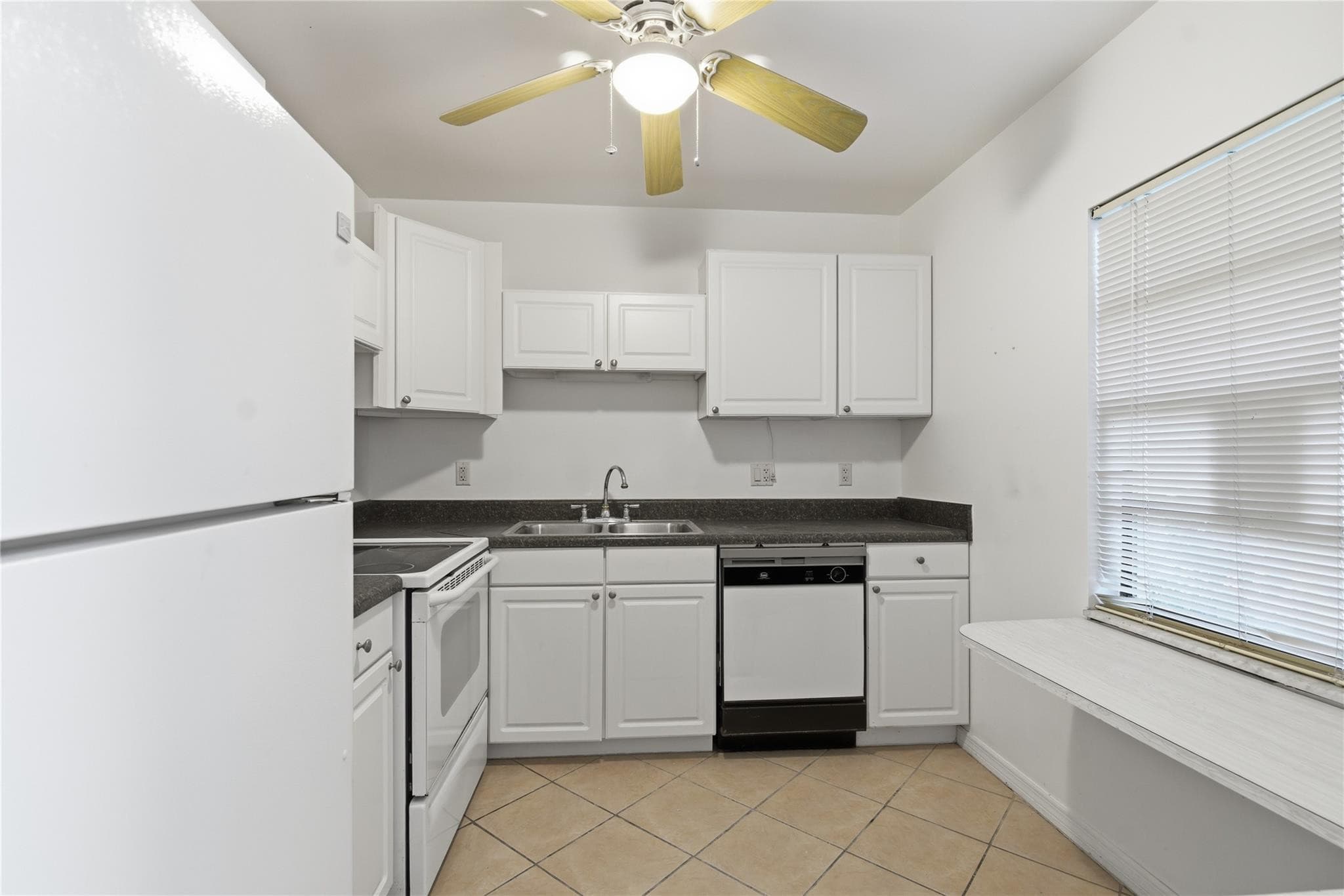 140 S Cypress Road 113, Pompano Beach, FL 33060 — photo 4 of 12