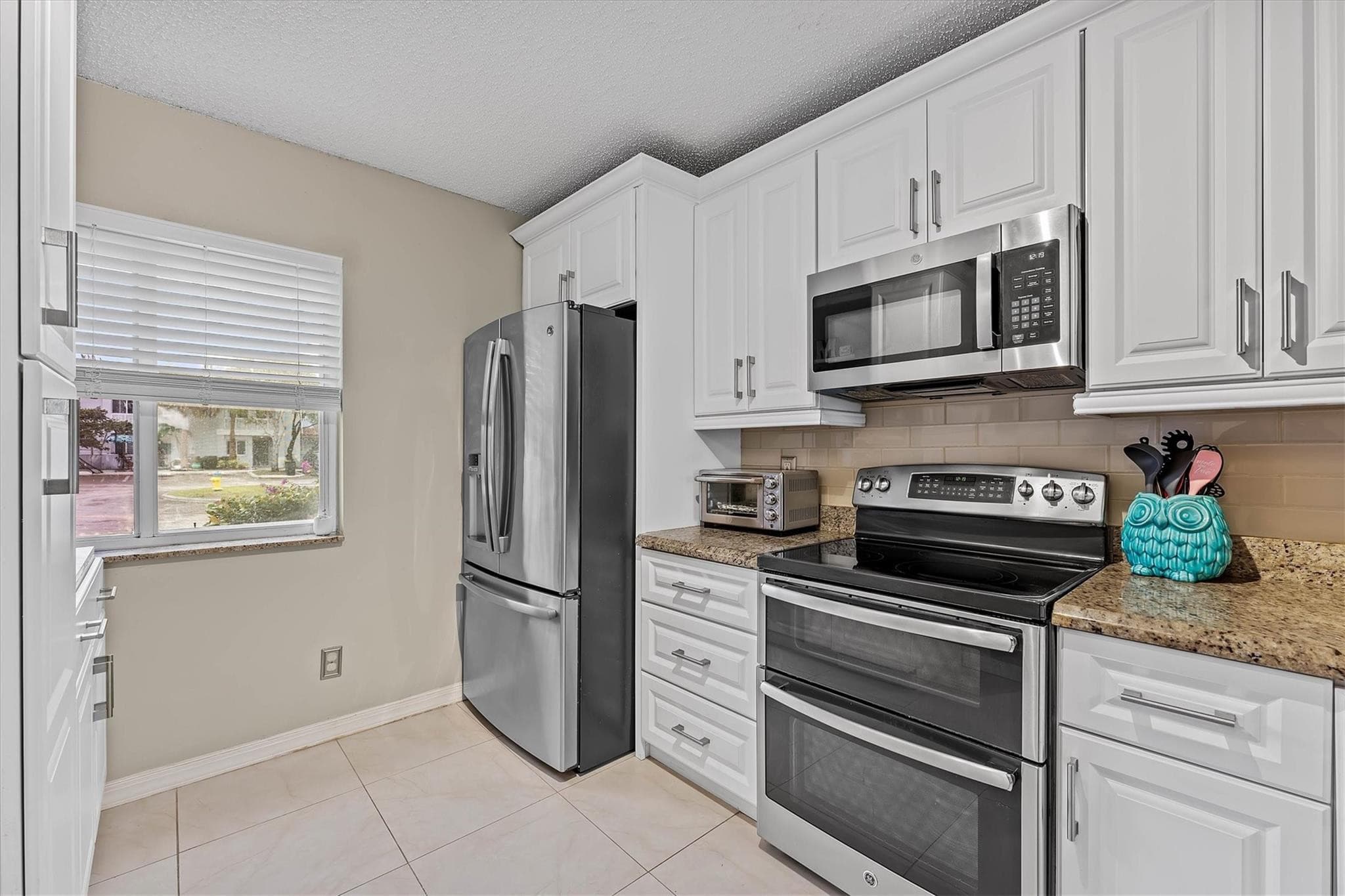 20815 NW 2nd Street 20815, Pembroke Pines, FL 33029 — photo 7 of 48