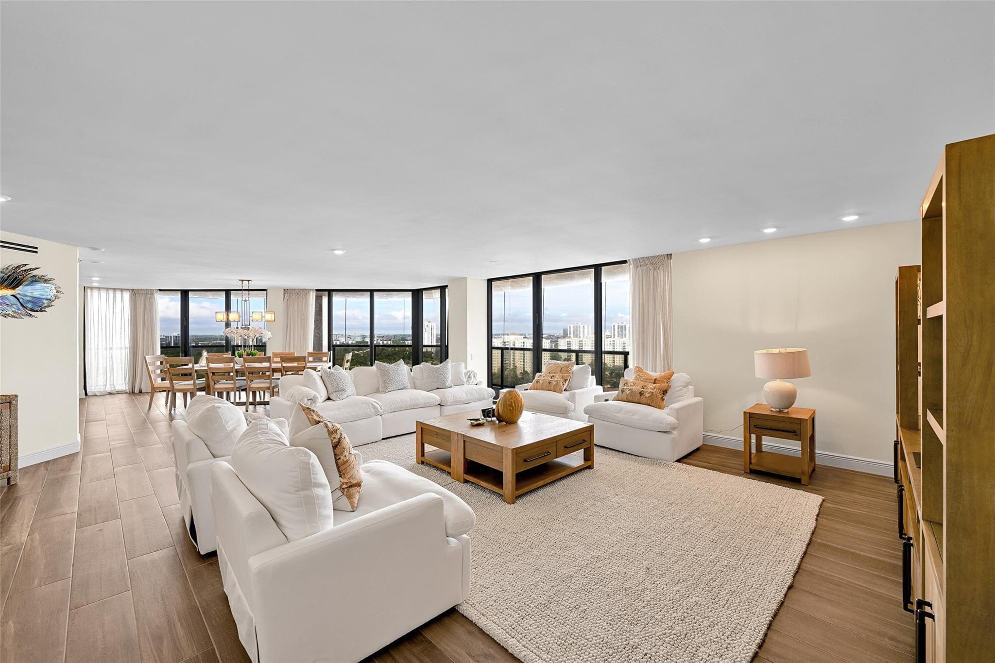 19667 Turnberry Way 20gr, Miami, FL 33180 — photo 3 of 46