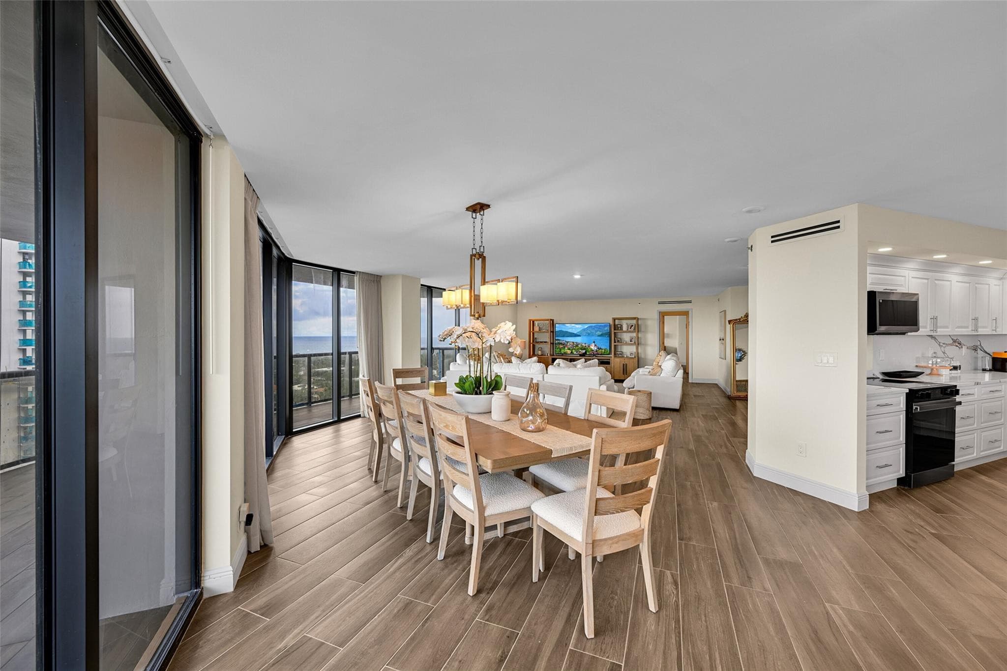 19667 Turnberry Way 20gr, Miami, FL 33180 — photo 11 of 46