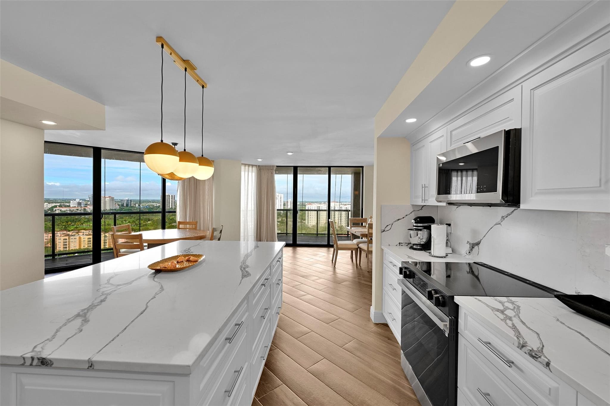 19667 Turnberry Way 20gr, Miami, FL 33180 — photo 17 of 46