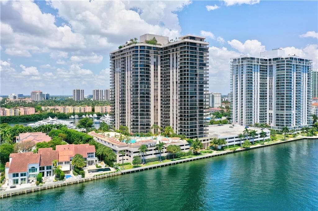19667 Turnberry Way 20gr, Miami, FL 33180 — photo 33 of 46