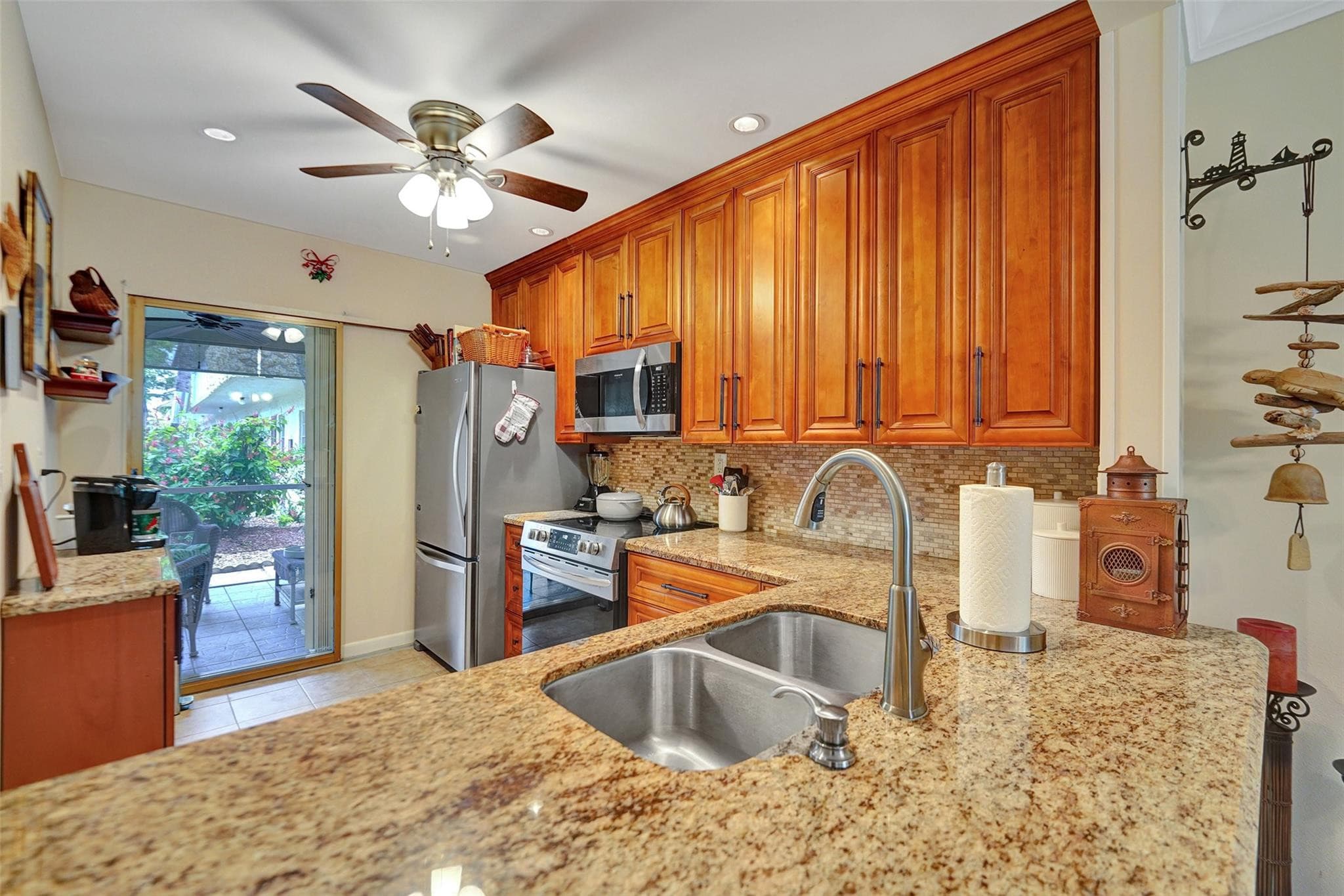 860 SE 6th Avenue 402, Deerfield Beach, FL 33441 — photo 31 of 47