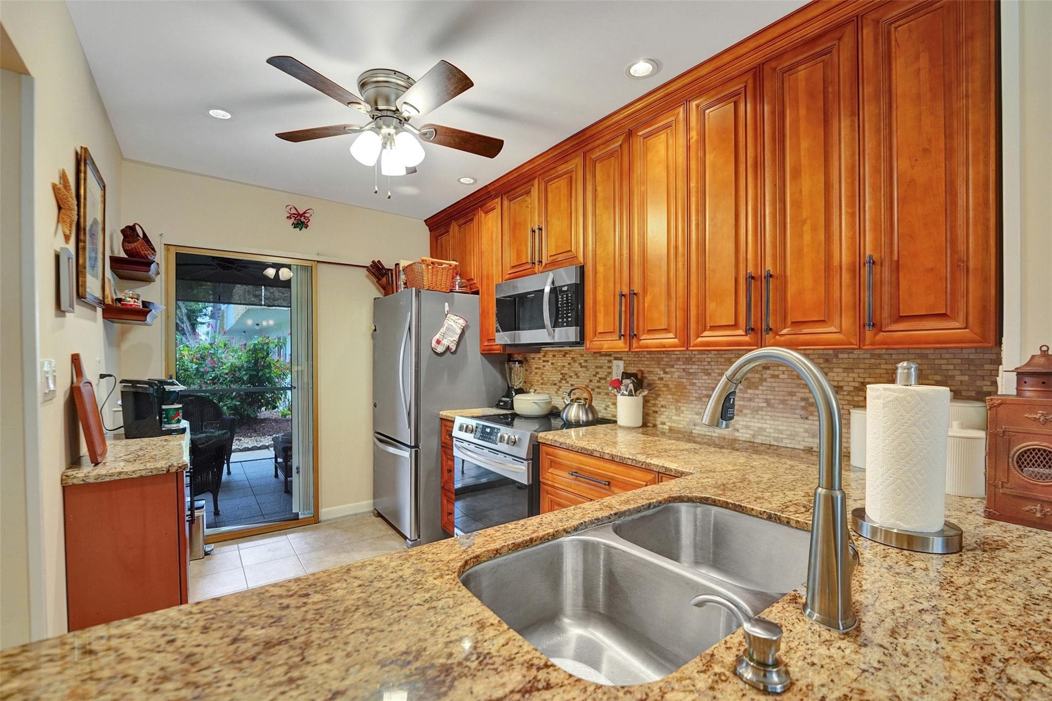 860 SE 6th Avenue 402, Deerfield Beach, FL 33441 — photo 32 of 47