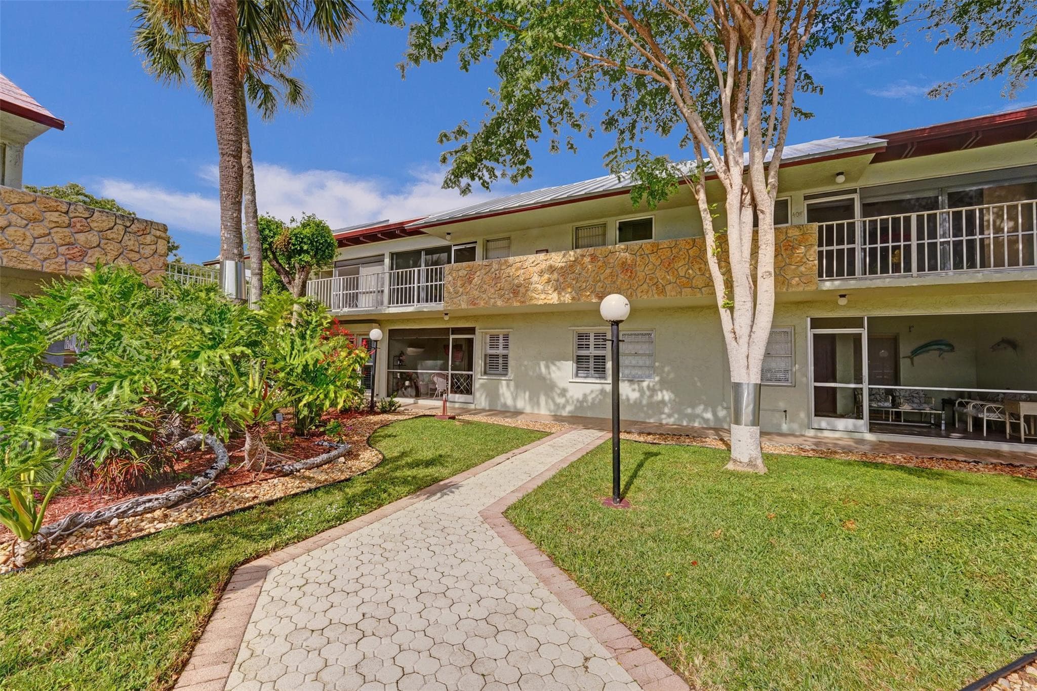 860 SE 6th Avenue 402, Deerfield Beach, FL 33441 — photo 45 of 47