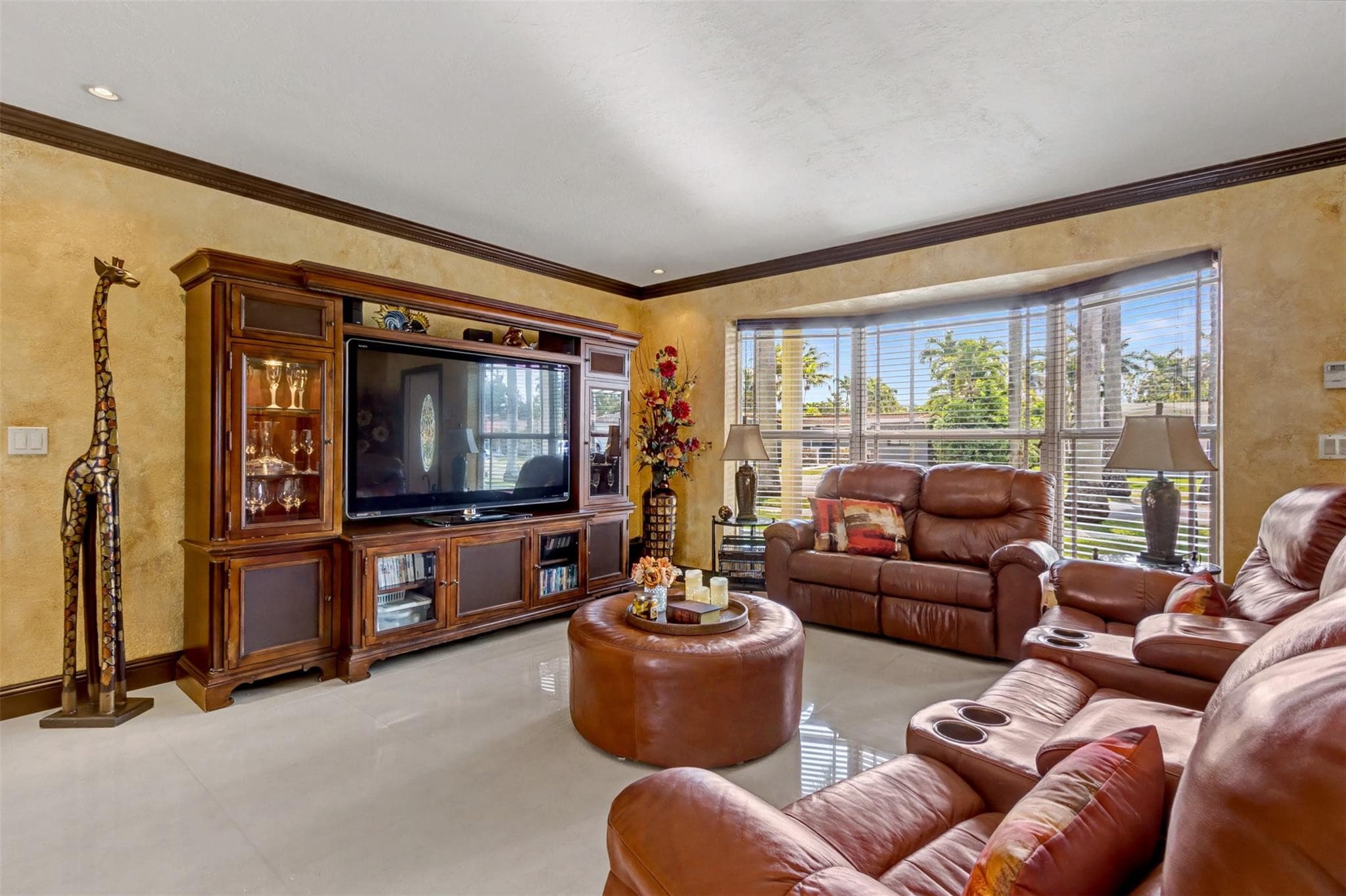 1017 NE 4th Street, Hallandale Beach, FL 33009 — photo 13 of 60