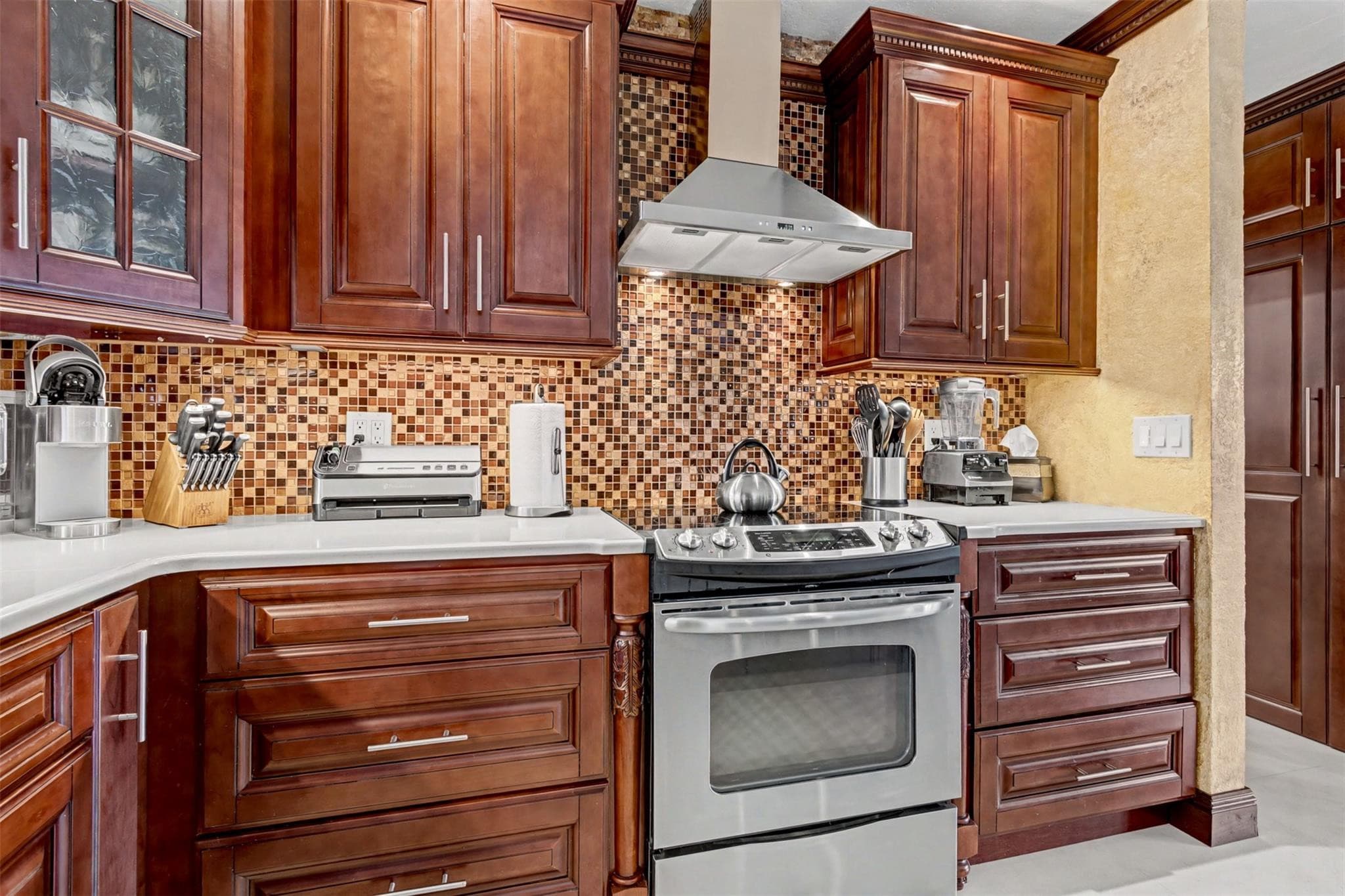 1017 NE 4th Street, Hallandale Beach, FL 33009 — photo 21 of 60