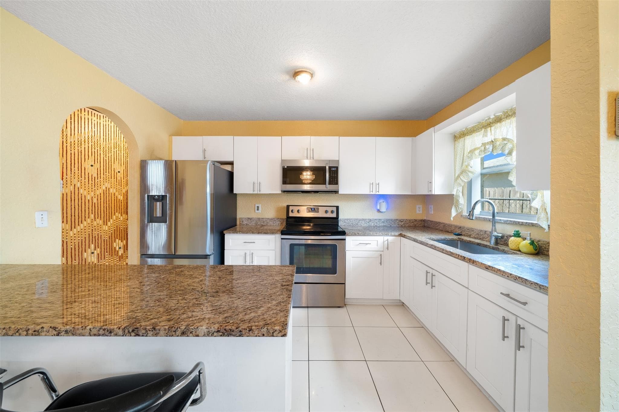 3095 NW 8th Street, Fort Lauderdale, FL 33311 — photo 6 of 15