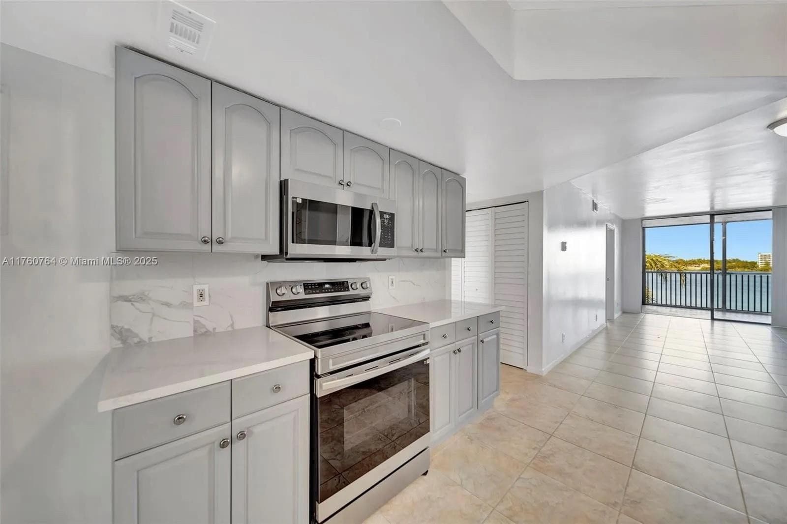 117 Lake Emerald Drive 408, Oakland Park, FL 33309 — photo 3 of 38