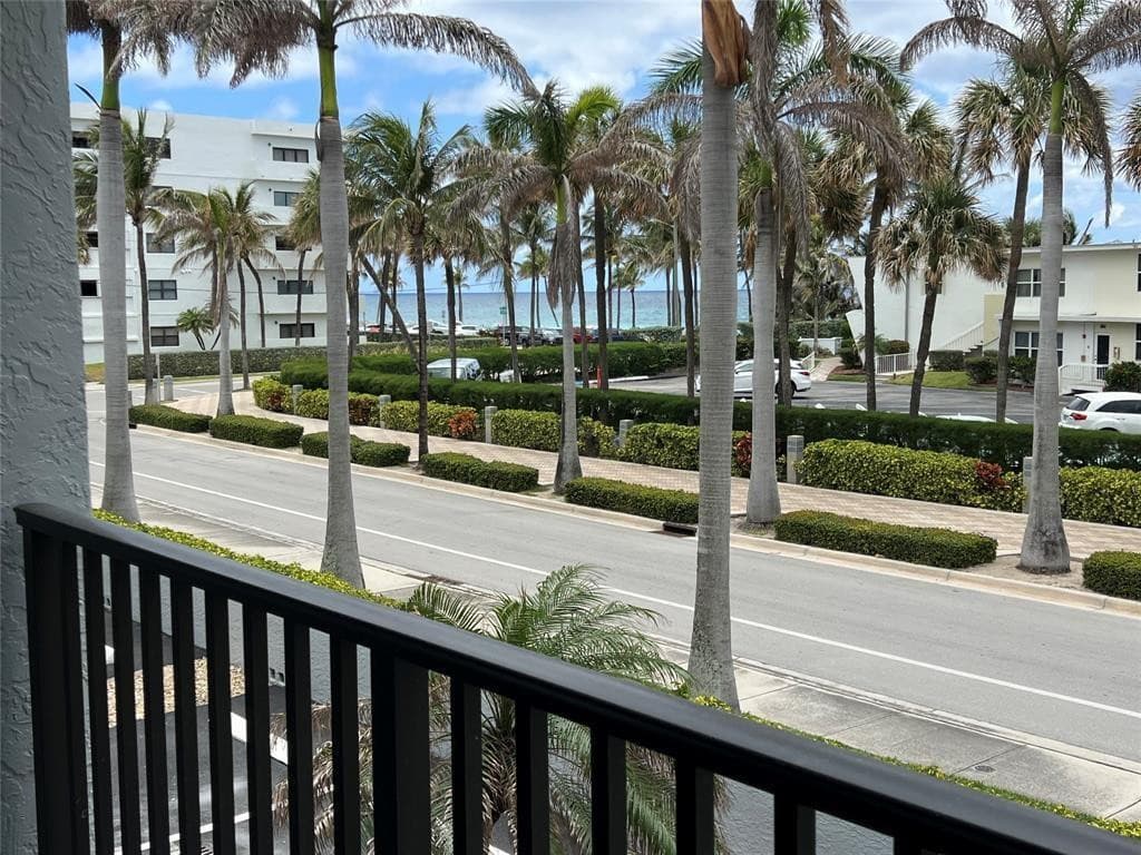 445 SE 21st Avenue 201, Deerfield Beach, FL 33441 — photo 1 of 29