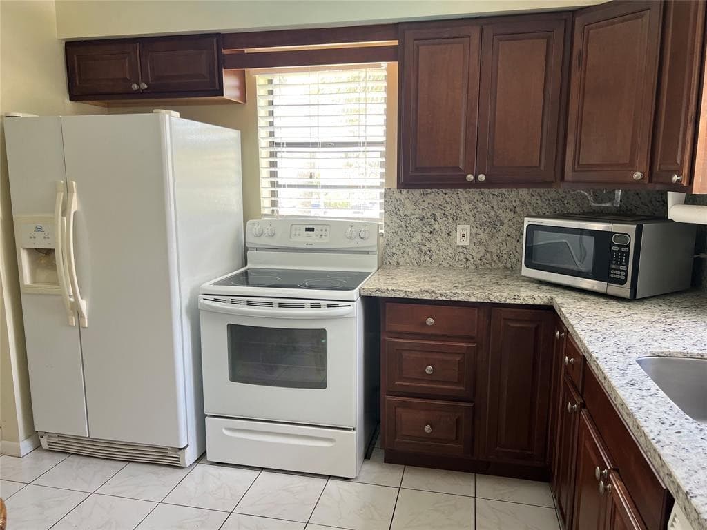 445 SE 21st Avenue 201, Deerfield Beach, FL 33441 — photo 5 of 29
