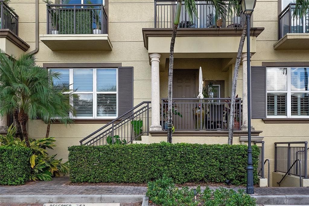 2633 NE 14th Avenue 112, Wilton Manors, FL 33334 — photo 20 of 43