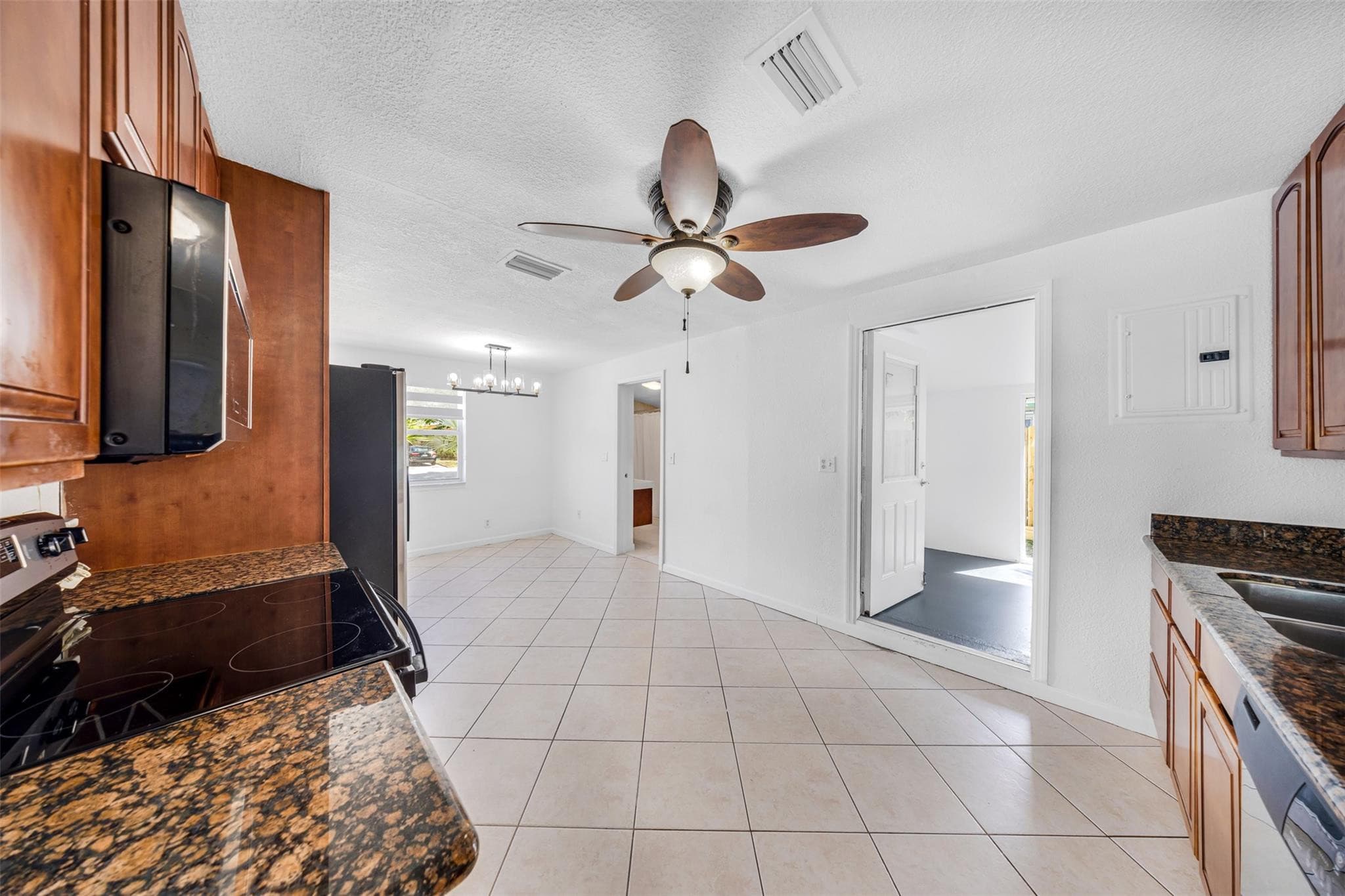5921 NE 1st Avenue NE N/a, Oakland Park, FL 33334 — photo 14 of 31
