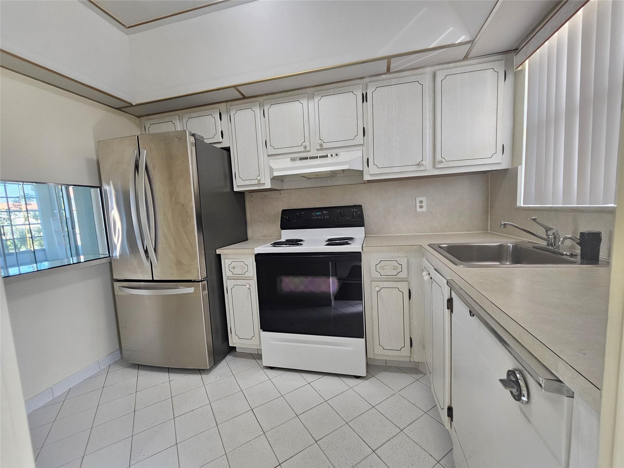 3051 Sunrise Lakes Drive 203, Fort Lauderdale, FL 33322 — photo 7 of 32