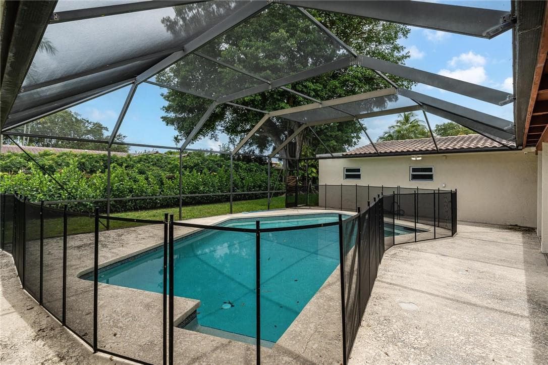 4000 N 41st Court, Hollywood, FL 33021 — photo 21 of 26