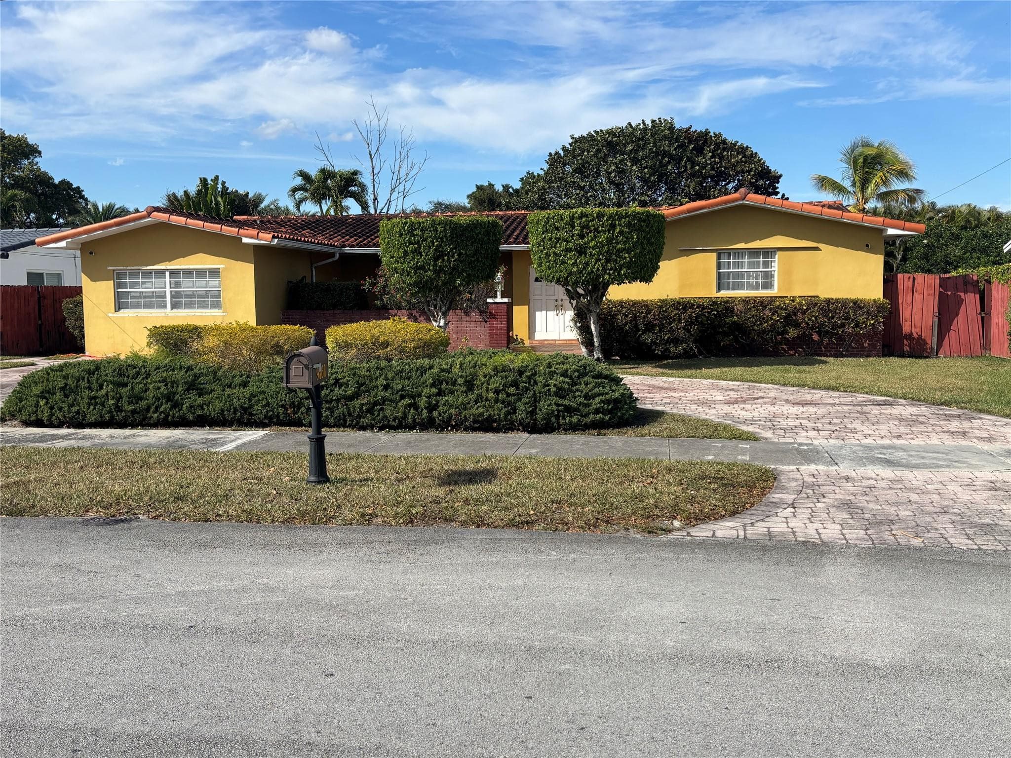 9261 SW 68th Street, Miami, FL 33173 — photo 1 of 24