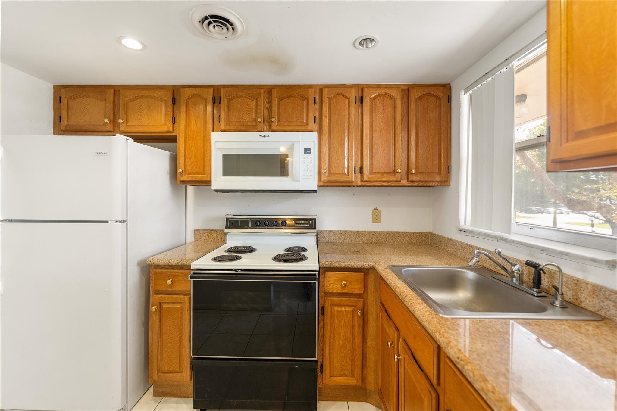 8081 N Sunrise Lakes Drive 203, Sunrise, FL 33322 — photo 4 of 19
