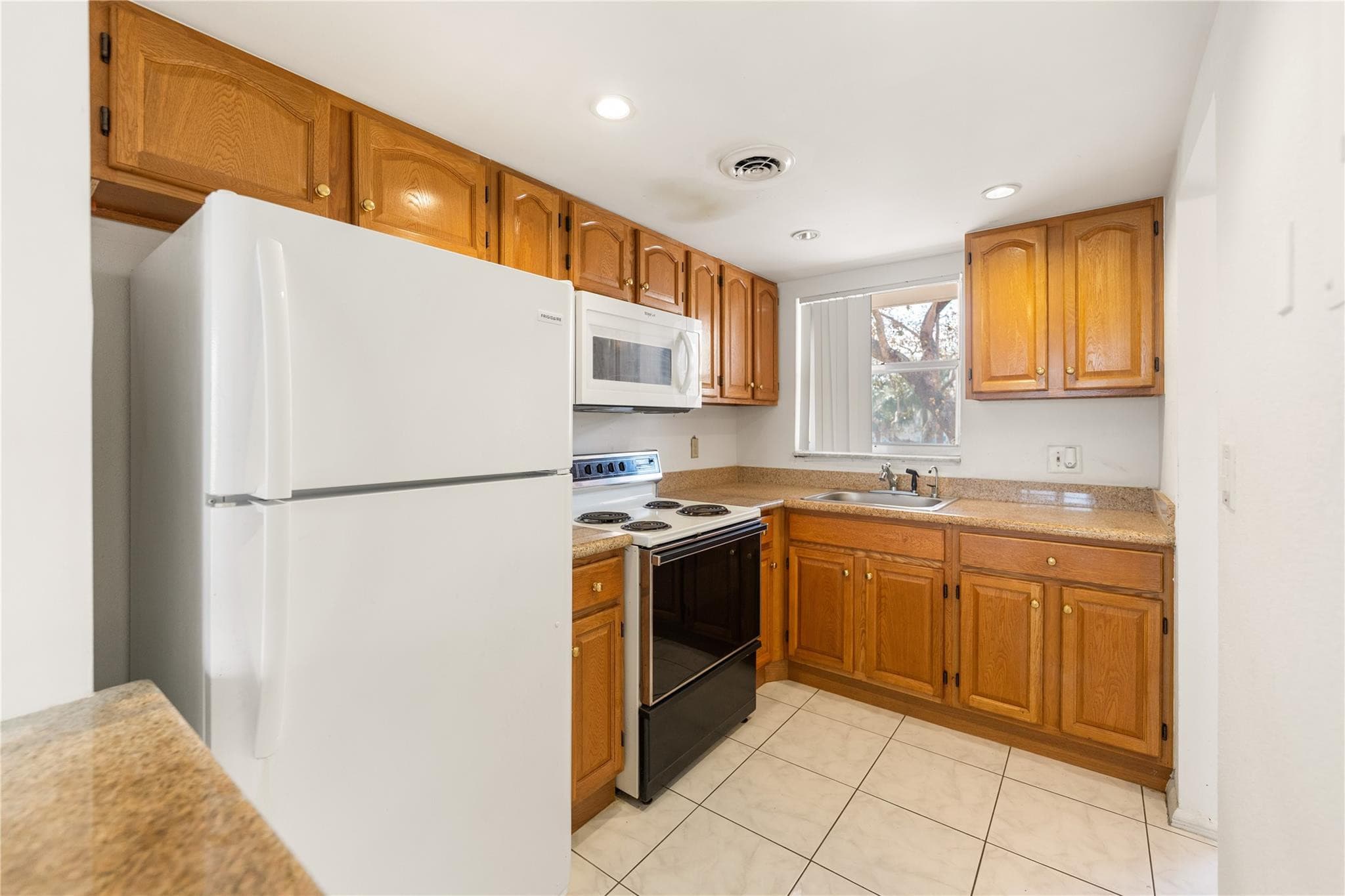 8081 N Sunrise Lakes Drive 203, Sunrise, FL 33322 — photo 5 of 19