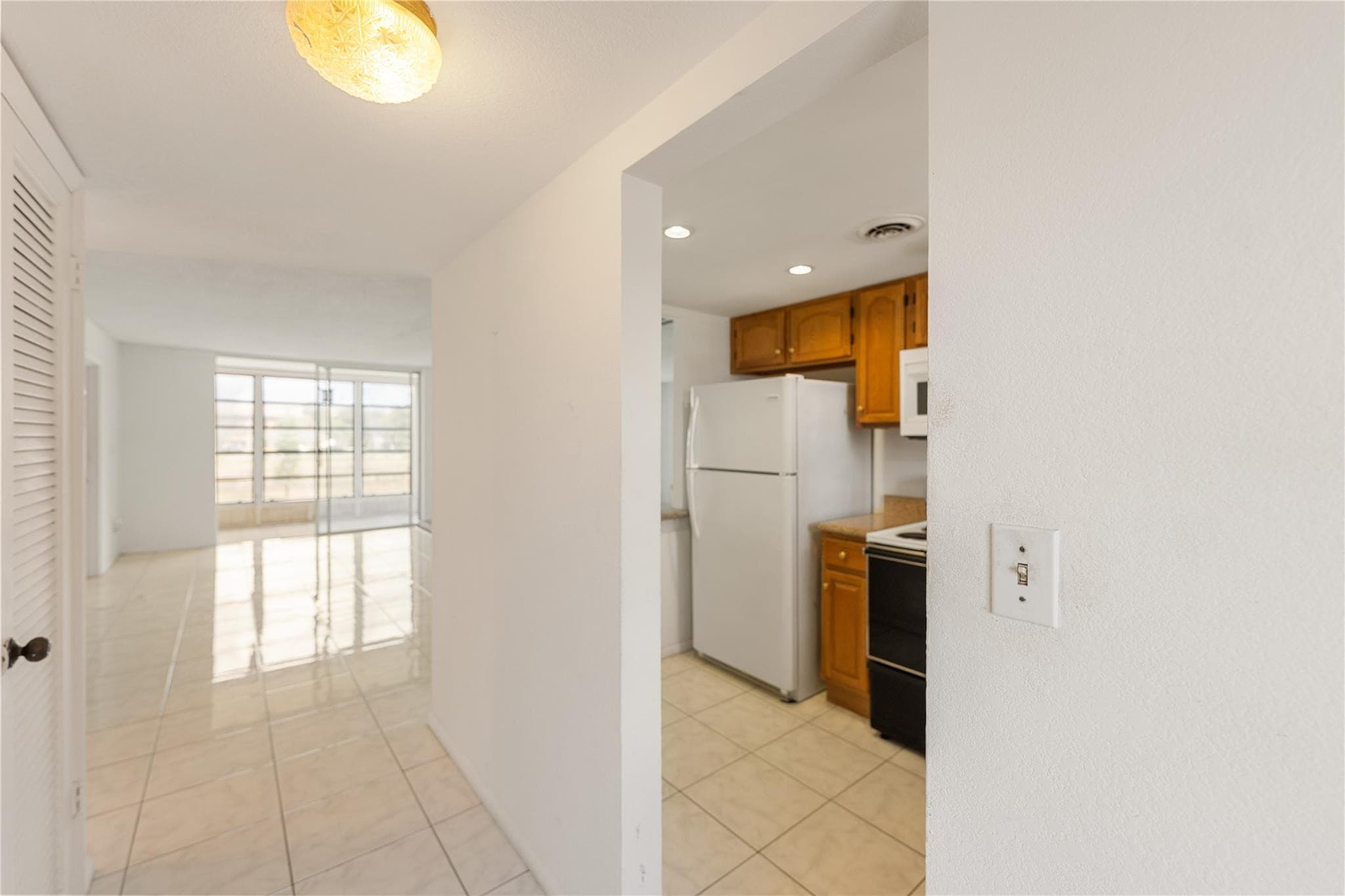 8081 N Sunrise Lakes Drive 203, Sunrise, FL 33322 — photo 6 of 19