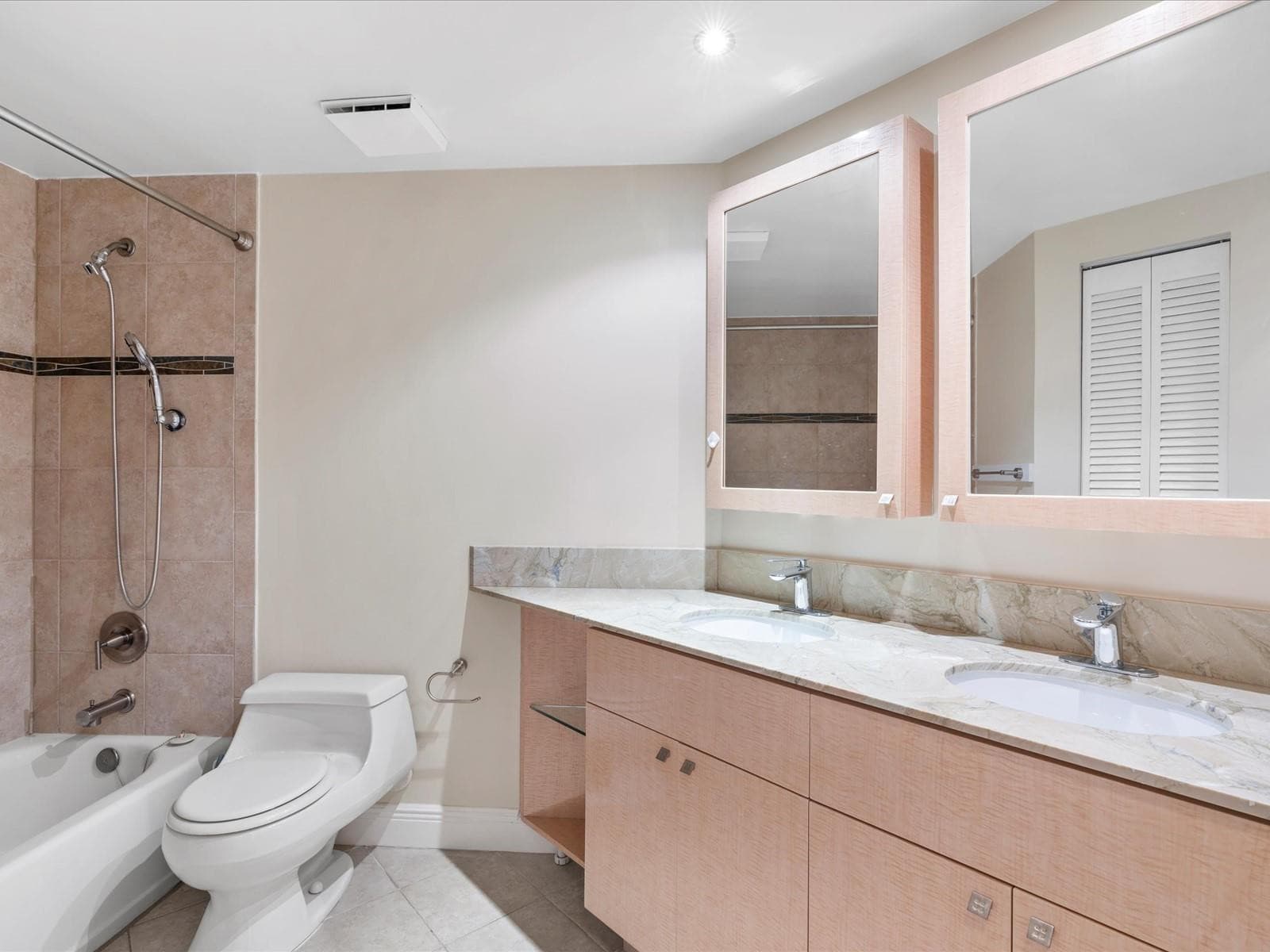 18260 N Bay Road 304, Sunny Isles Beach, FL 33160 — photo 15 of 53