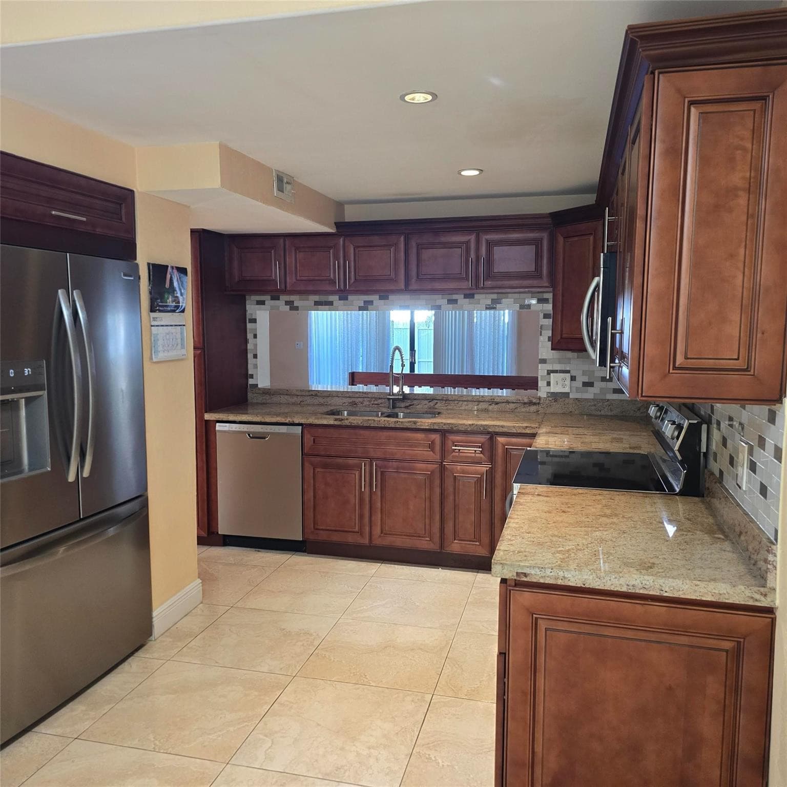 626 NE 195th Street 626, Miami, FL 33179 — photo 2 of 14
