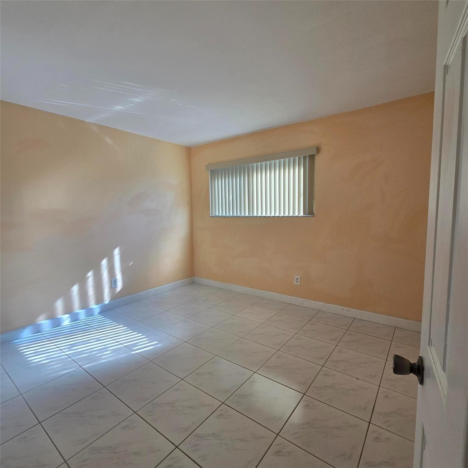 626 NE 195th Street 626, Miami, FL 33179 — photo 7 of 14
