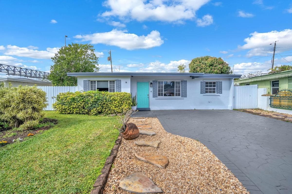404 S 62nd Terrace, Hollywood, FL 33023 — photo 1 of 18