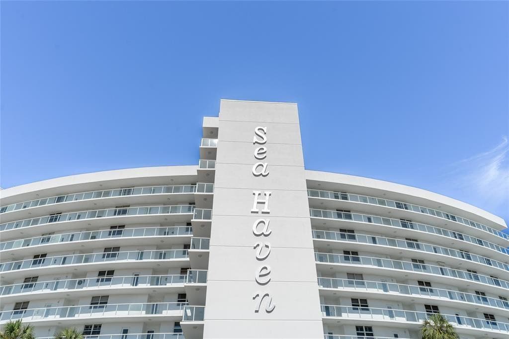 Condominium in Pompano Beach — photo 2 of 37